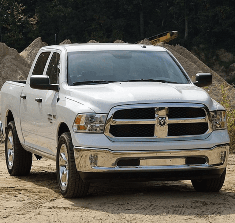 En la imagen se muestra una camioneta RAM