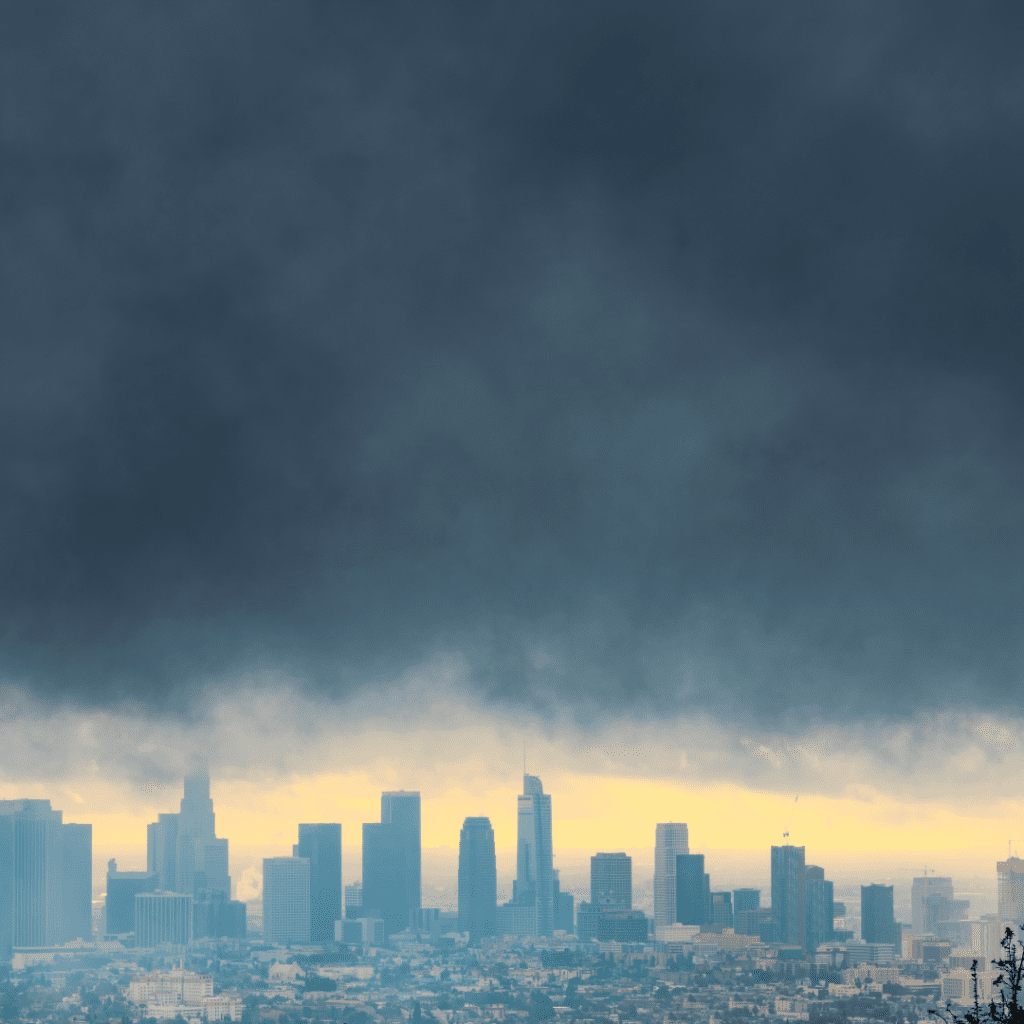 En la imagen se muestra una tormenta en la ciudad de Los Angeles