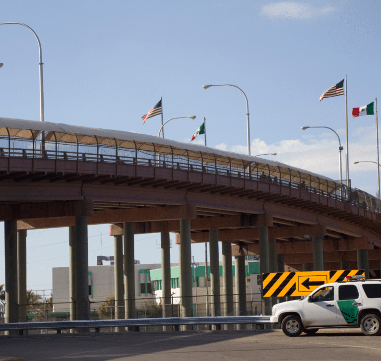 En la imagen se muestra un puerto de entrada fronterizo