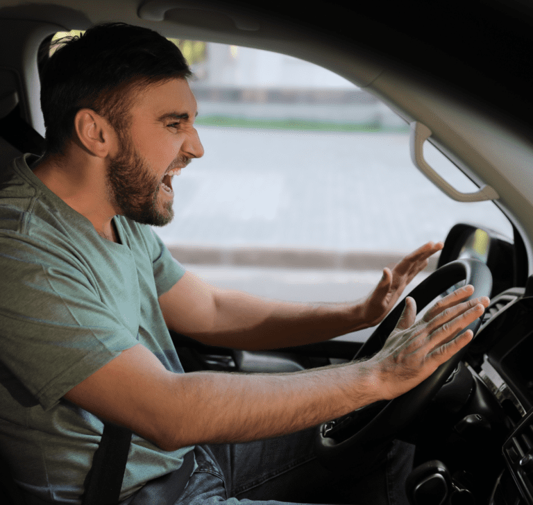 En la imagen se muestra un conductor agresivo