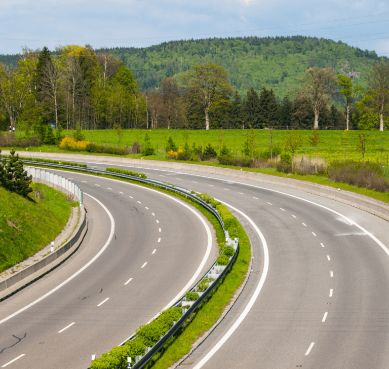 En la imagen se muestra una carretera