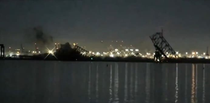 En la imagen se muestra el accidente ocurrido en el puente de Baltimore