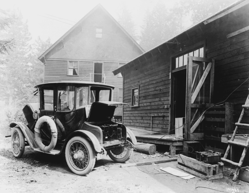 En la imagen se muestra un vehículo eléctrico de 1900