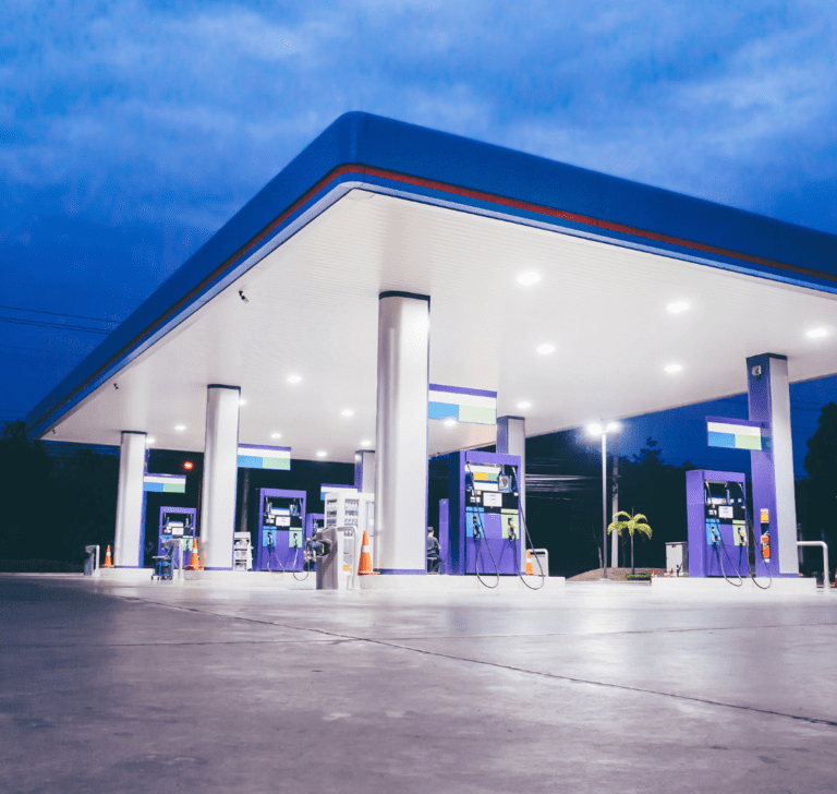 En la imagen se muestra una gasolinera