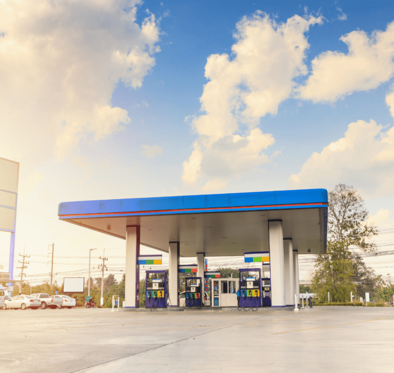 En la imagen se muestra una gasolinera