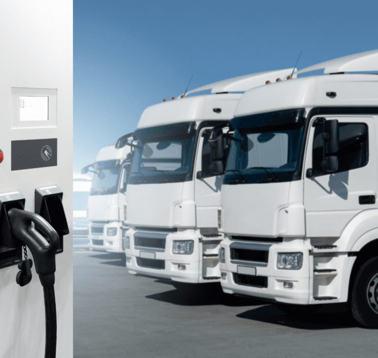 En la imagen se muestran camiones eléctricos