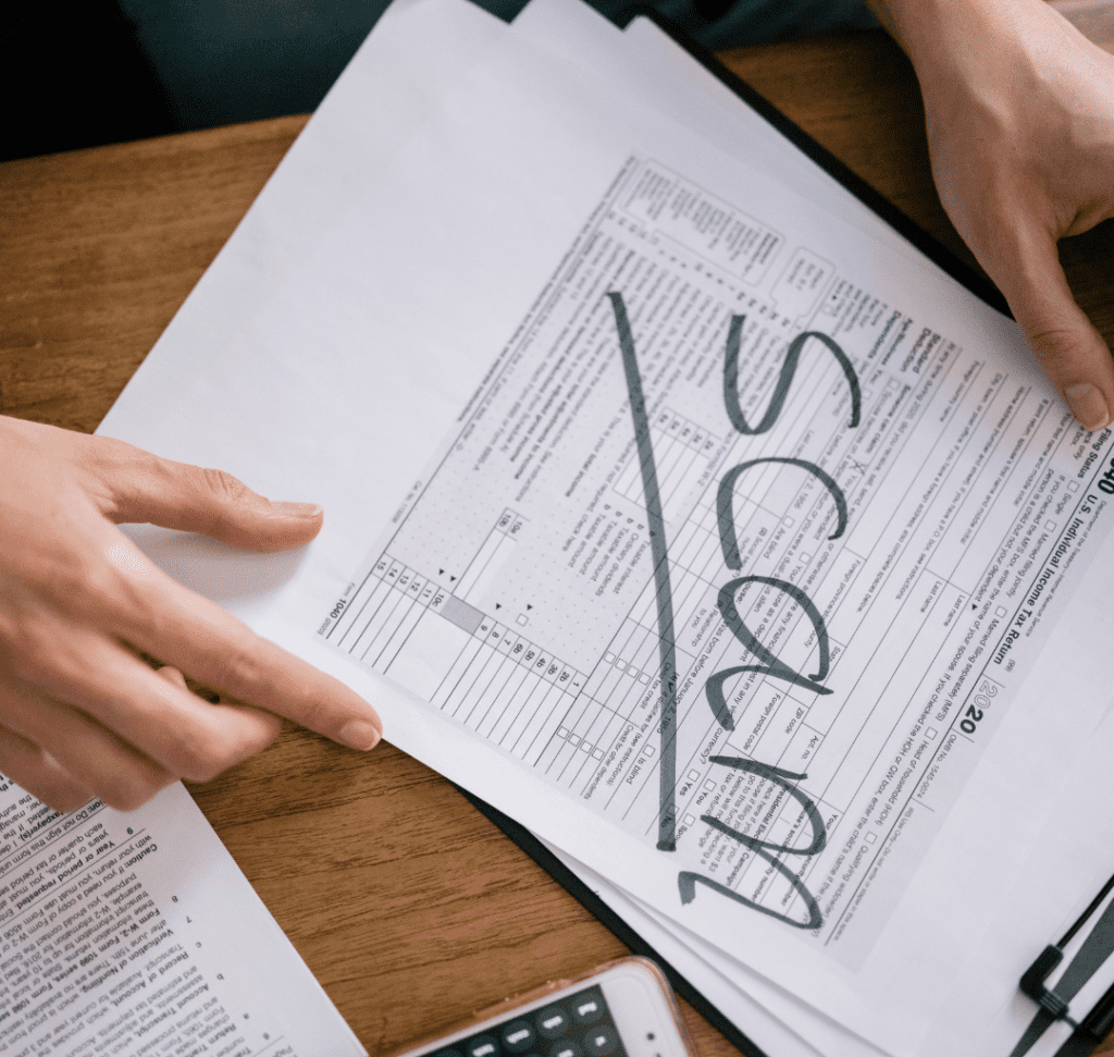 En la imagen se muestra un documento de estafa