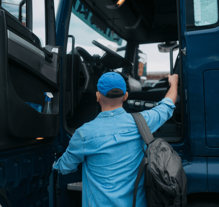 En la imagen se muestra un camionero
