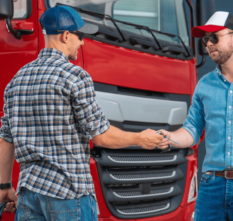 En la imagen se muestran dos camioneros