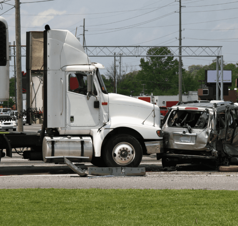 En la imagen se muestran dos vehículos en un accidente