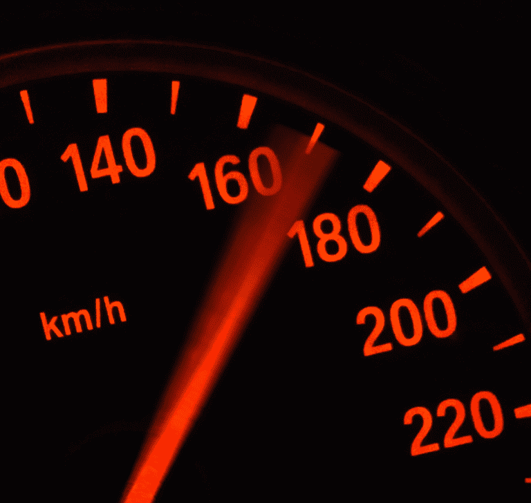 En la imagen se muestra un medidor de velocidad de un vehículo