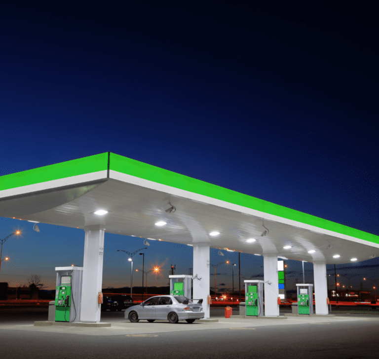 En la imagen se muestra una gasolinera