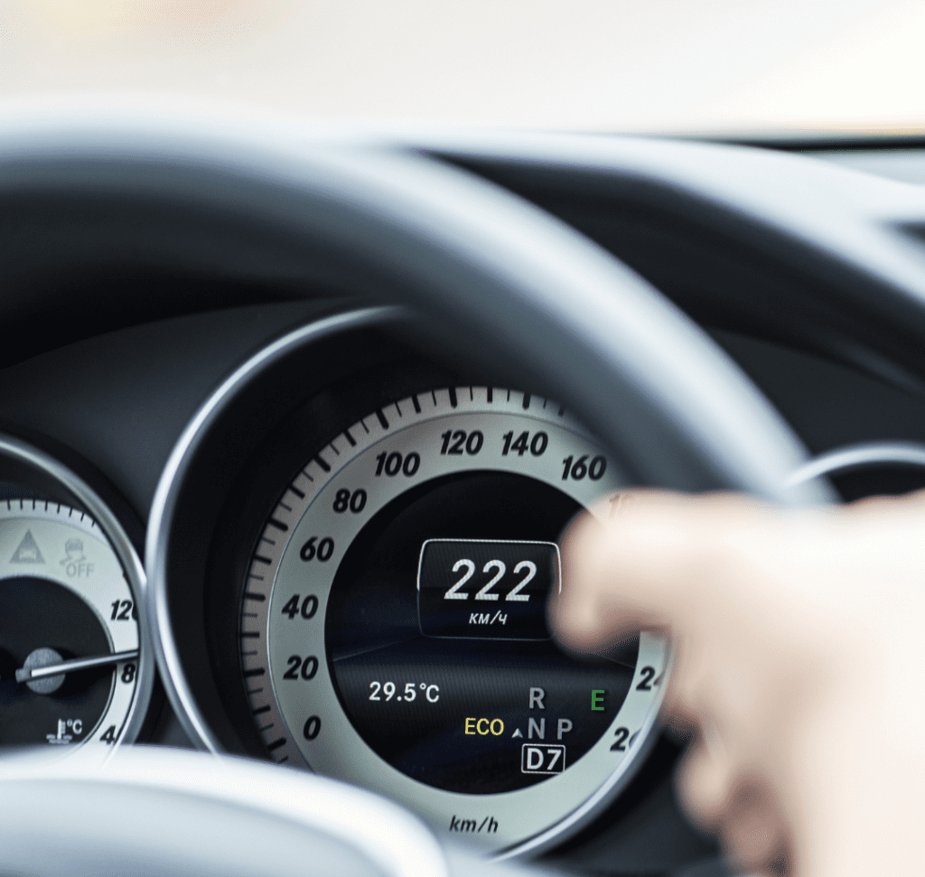 En la imagen se muestra un medidor de velocidad de un vehículo