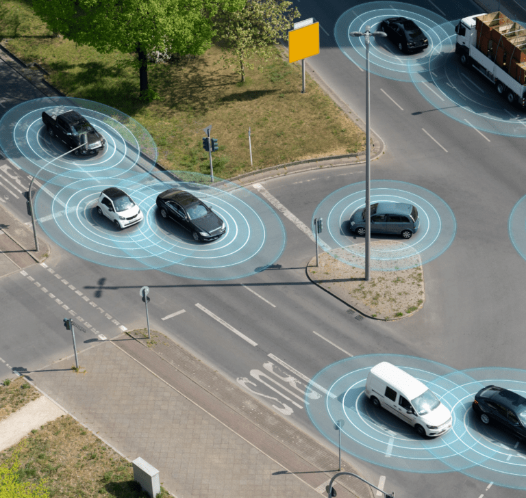 En la imagen se muestran carros con tecnología
