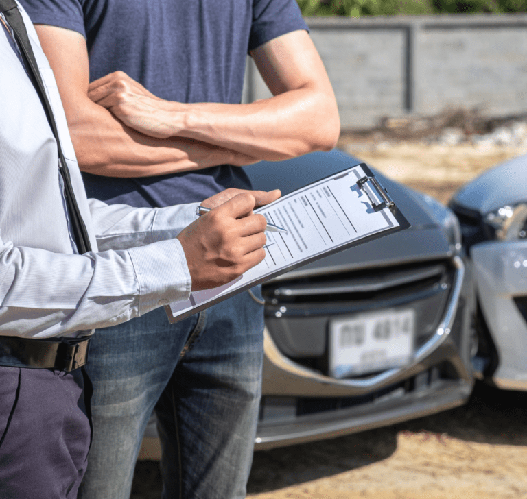 En la imagen se muestra un agente de seguros