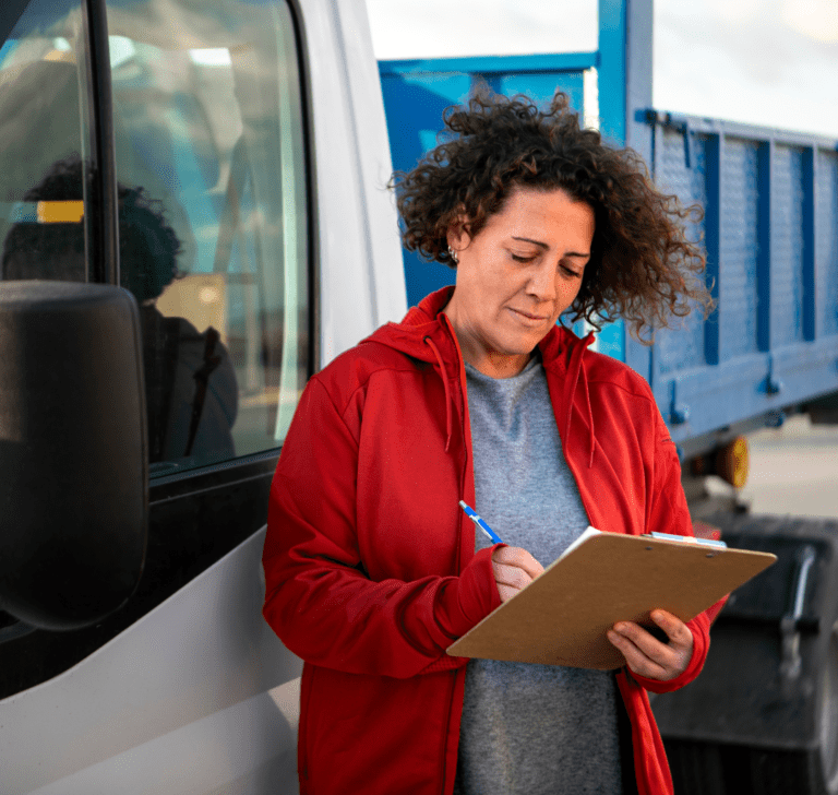 En la imagen se muestra un camionero