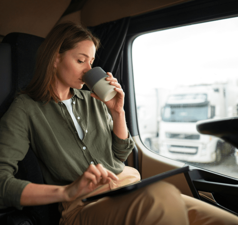 En la imagen se muestra un camionero