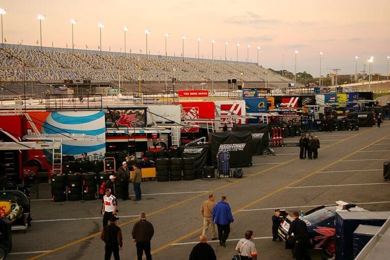 En la imagen se muestran los camiones de NASCAR