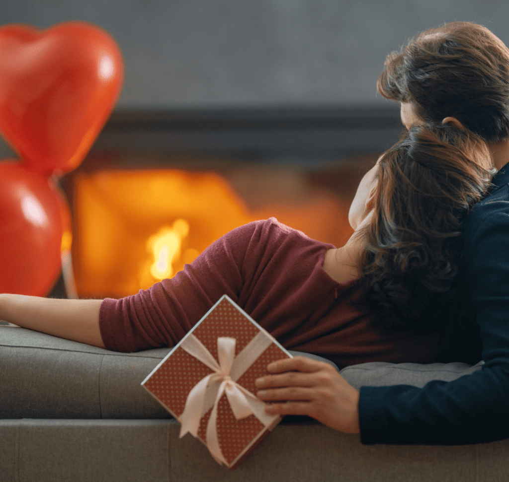 En la imagen se muestra una pareja en San Valentín