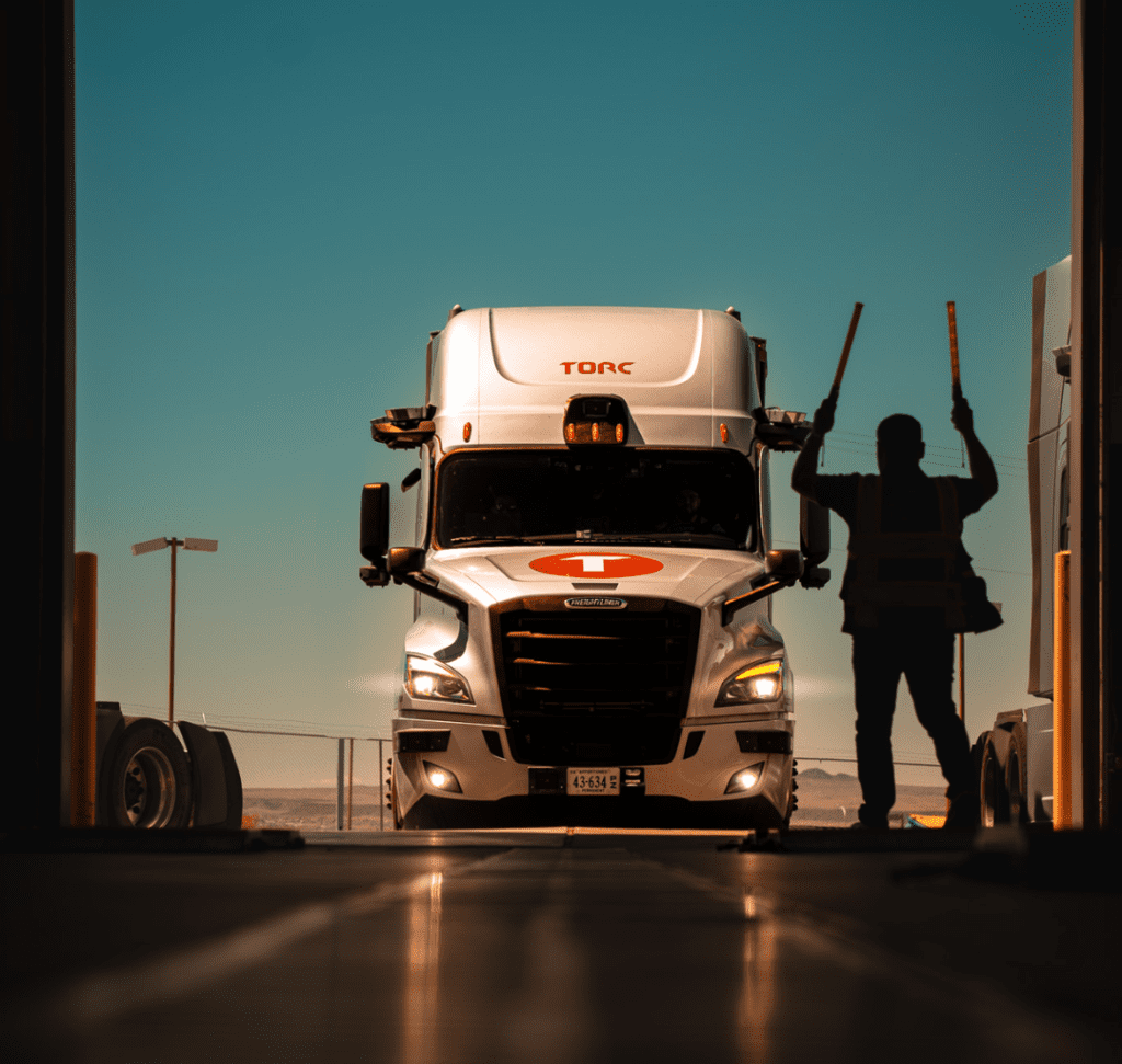 En la imagen se muestra un camión autónomo