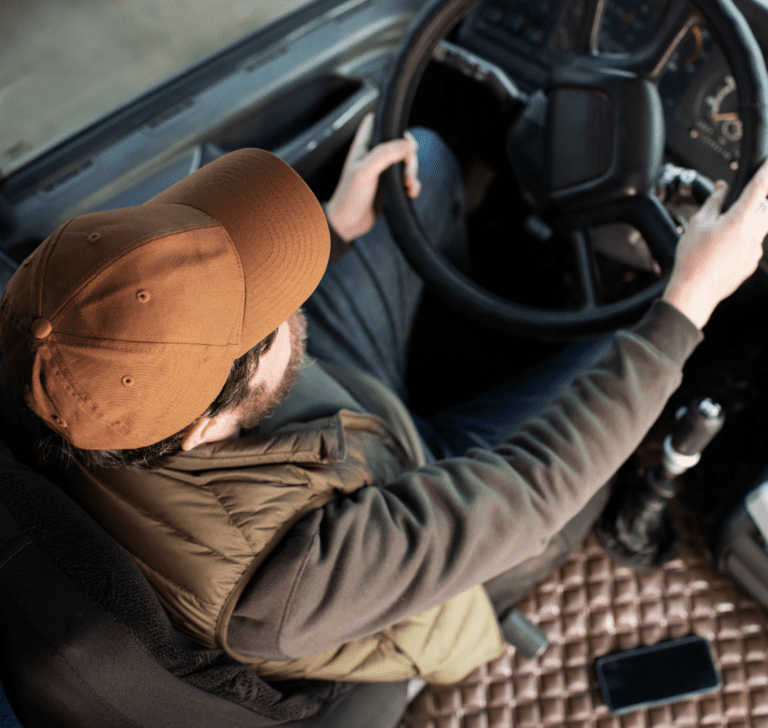 En la imagen se muestra un camionero