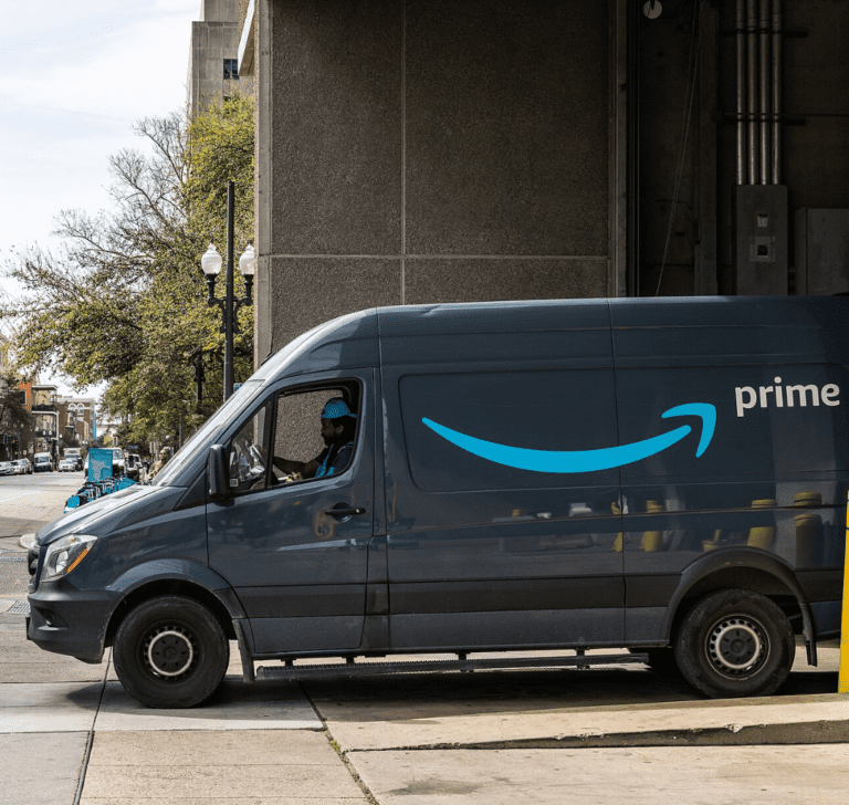 En la imagen se muestra un vehículo de Amazon
