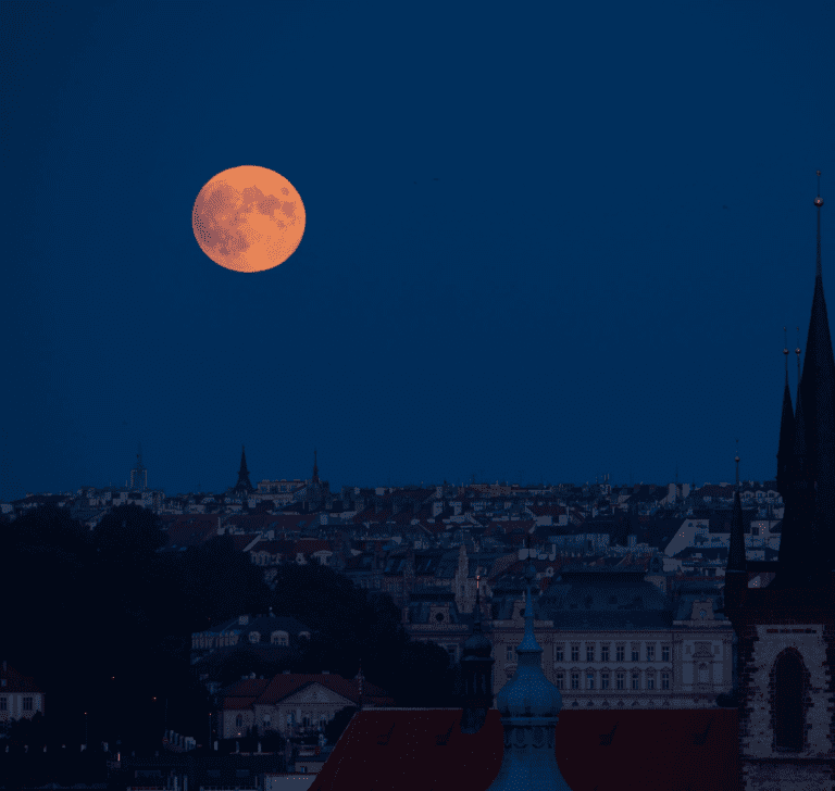 En la imagen se muestra la luna en eclipse total