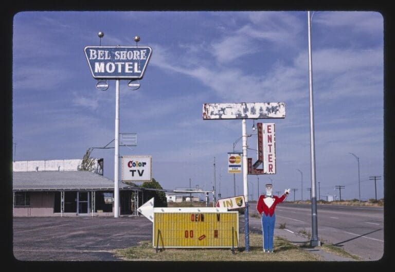 En la imagen se muestra un motel clásico de Estados Unidos
