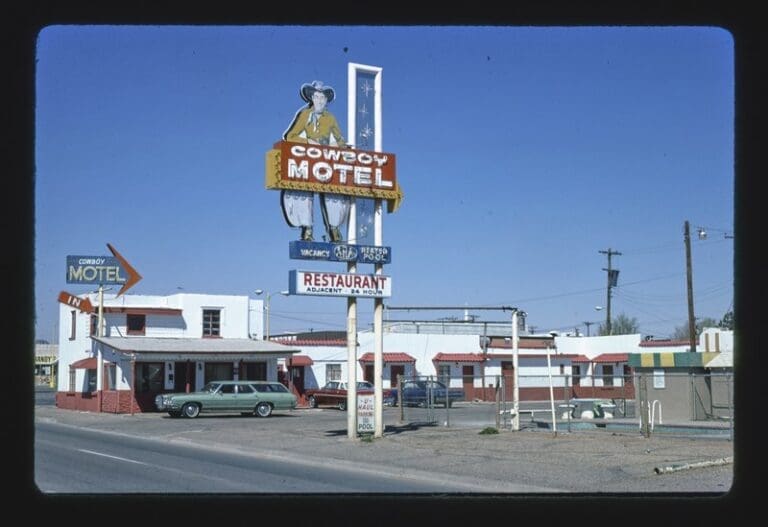 En la imagen se muestra un motel clásico de Estados Unidos