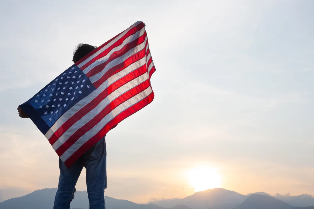 America250 toma los rieles, las carreteras y los cielos con vehículos conmemorativos