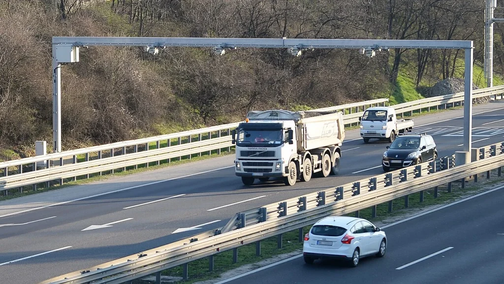 Lectores de placas alzan alarmas sobre riesgos de privacidad para conductores de camiones